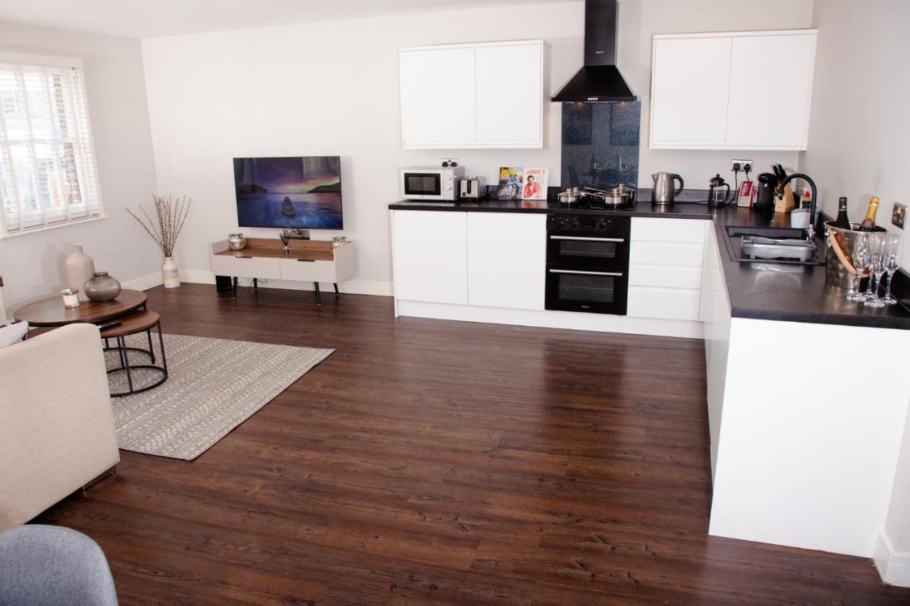 High Life Serviced Apartments - Old Town Swindon Buitenkant foto