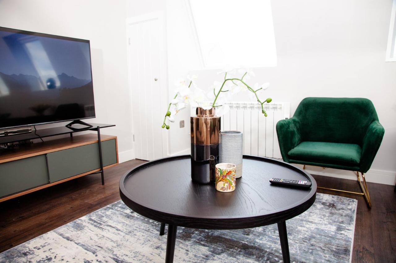 High Life Serviced Apartments - Old Town Swindon Buitenkant foto