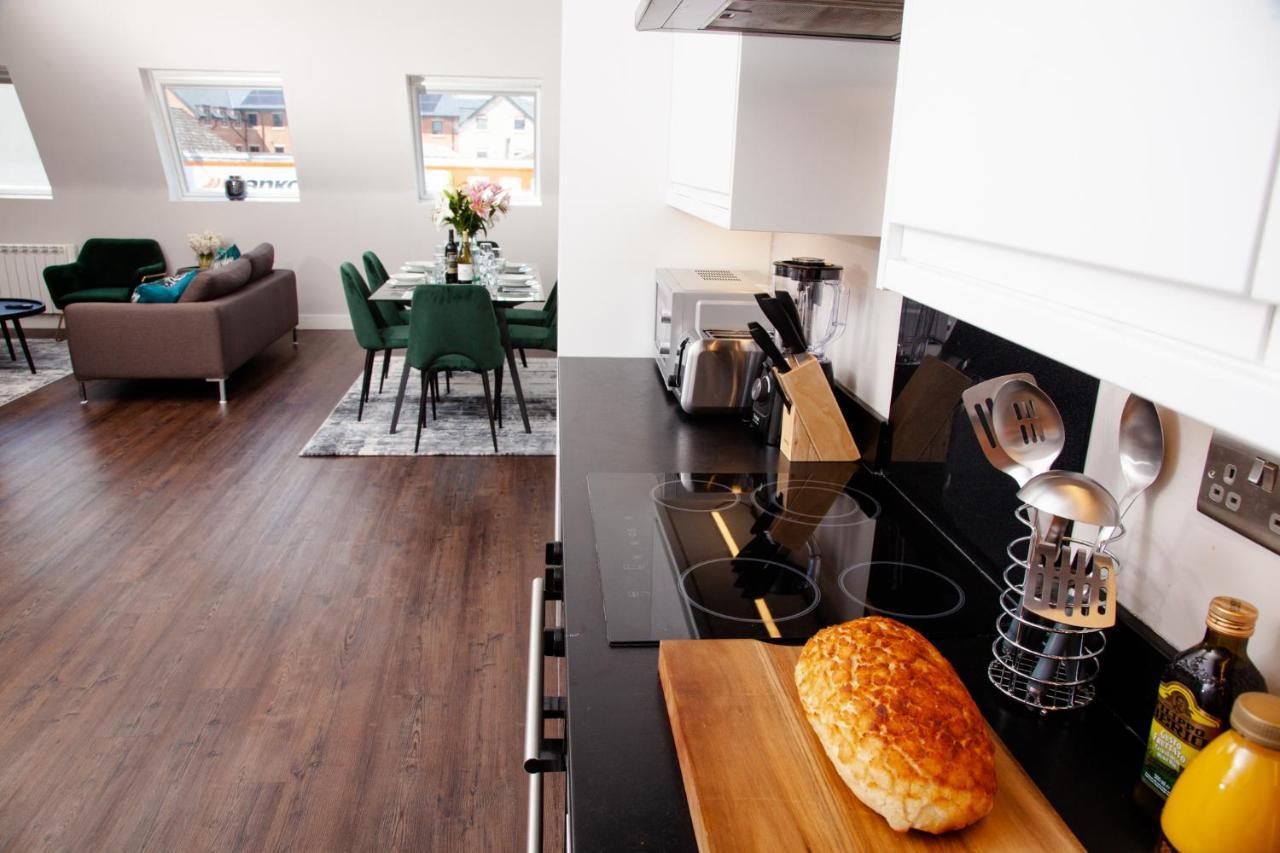 High Life Serviced Apartments - Old Town Swindon Buitenkant foto